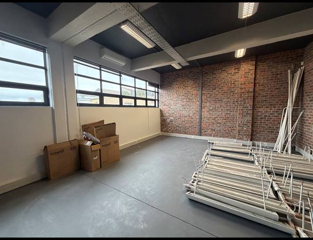 77.70M² BUILDING TO LET IN SALT RIVER
